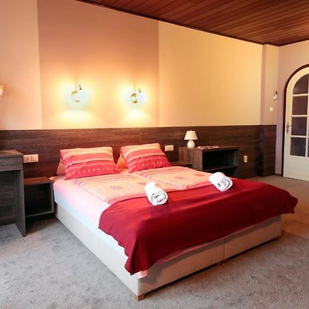 Emi Vendeghaz Hotel Balatonszárszó Buitenkant foto
