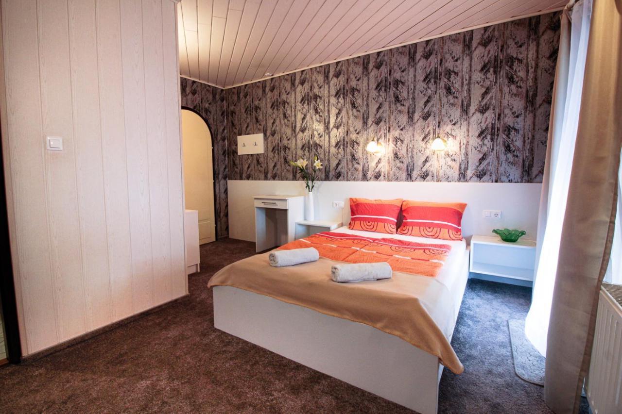 Emi Vendeghaz Hotel Balatonszárszó Buitenkant foto