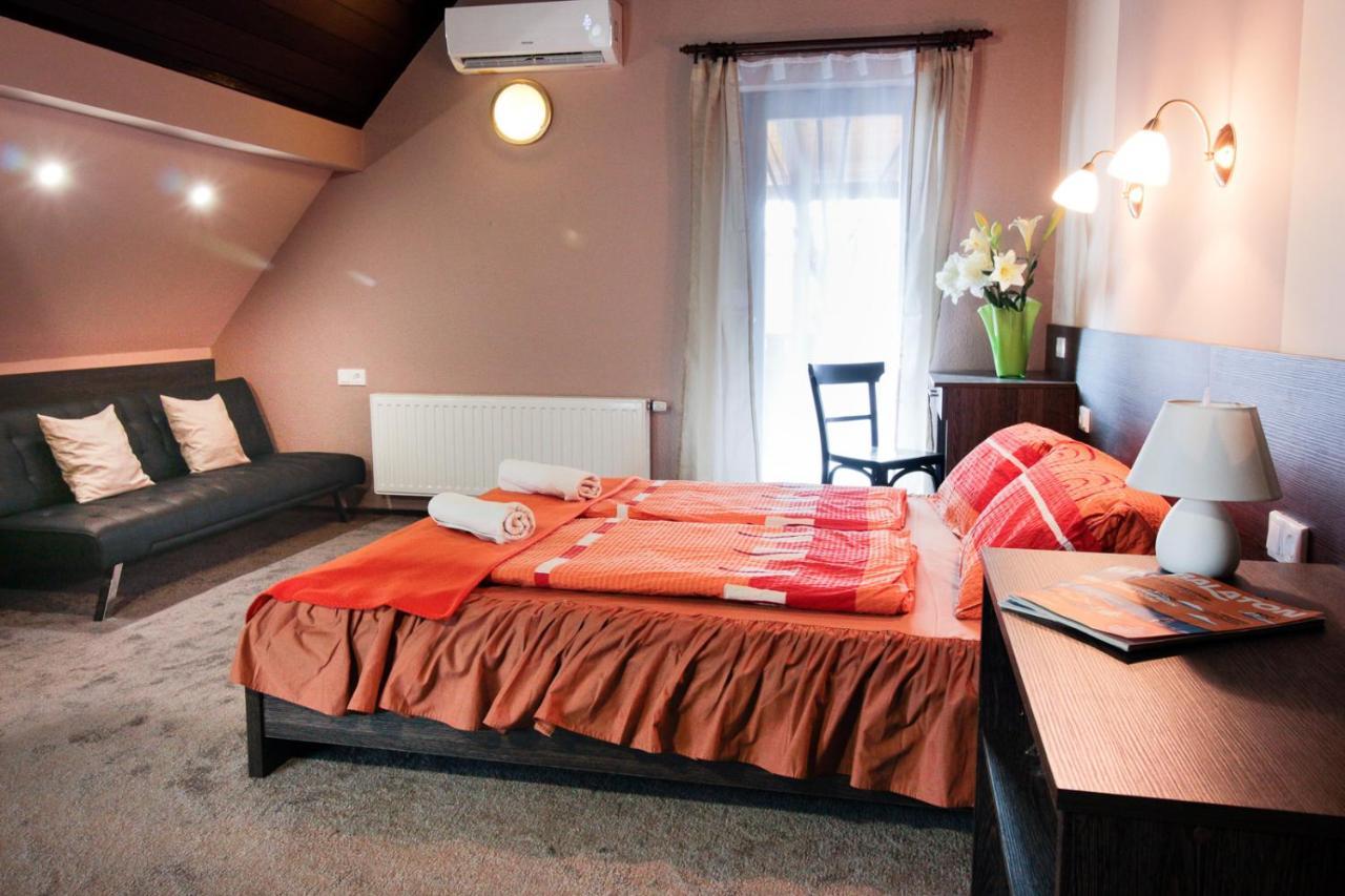 Emi Vendeghaz Hotel Balatonszárszó Buitenkant foto