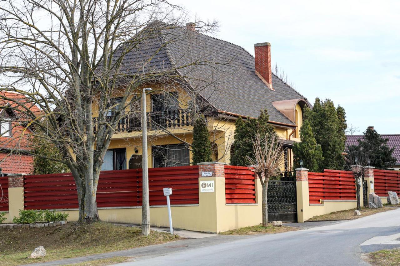 Emi Vendeghaz Hotel Balatonszárszó Buitenkant foto