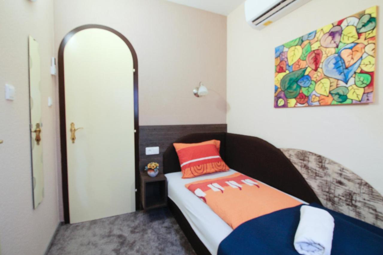 Emi Vendeghaz Hotel Balatonszárszó Buitenkant foto