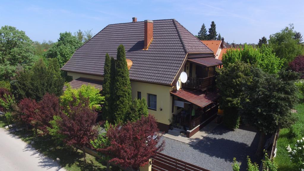 Emi Vendeghaz Hotel Balatonszárszó Buitenkant foto