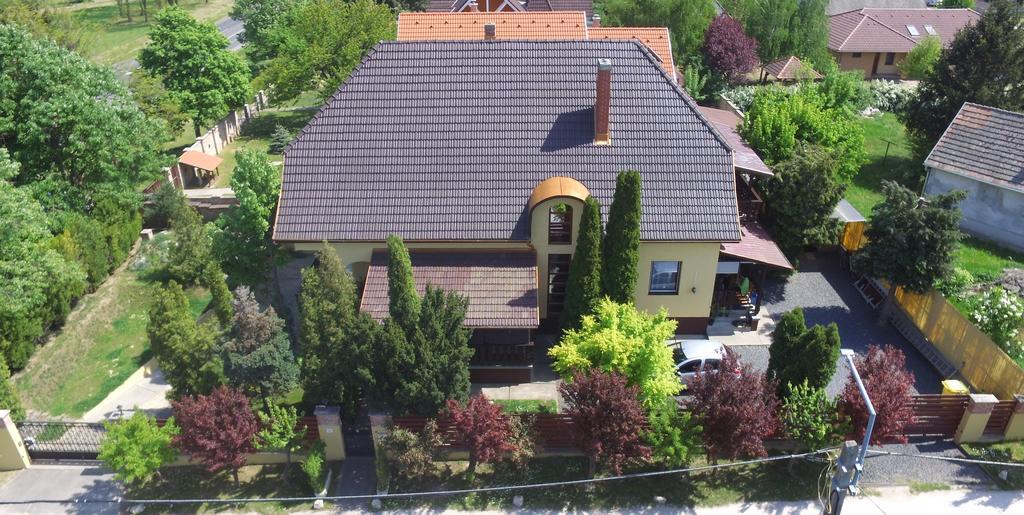 Emi Vendeghaz Hotel Balatonszárszó Buitenkant foto