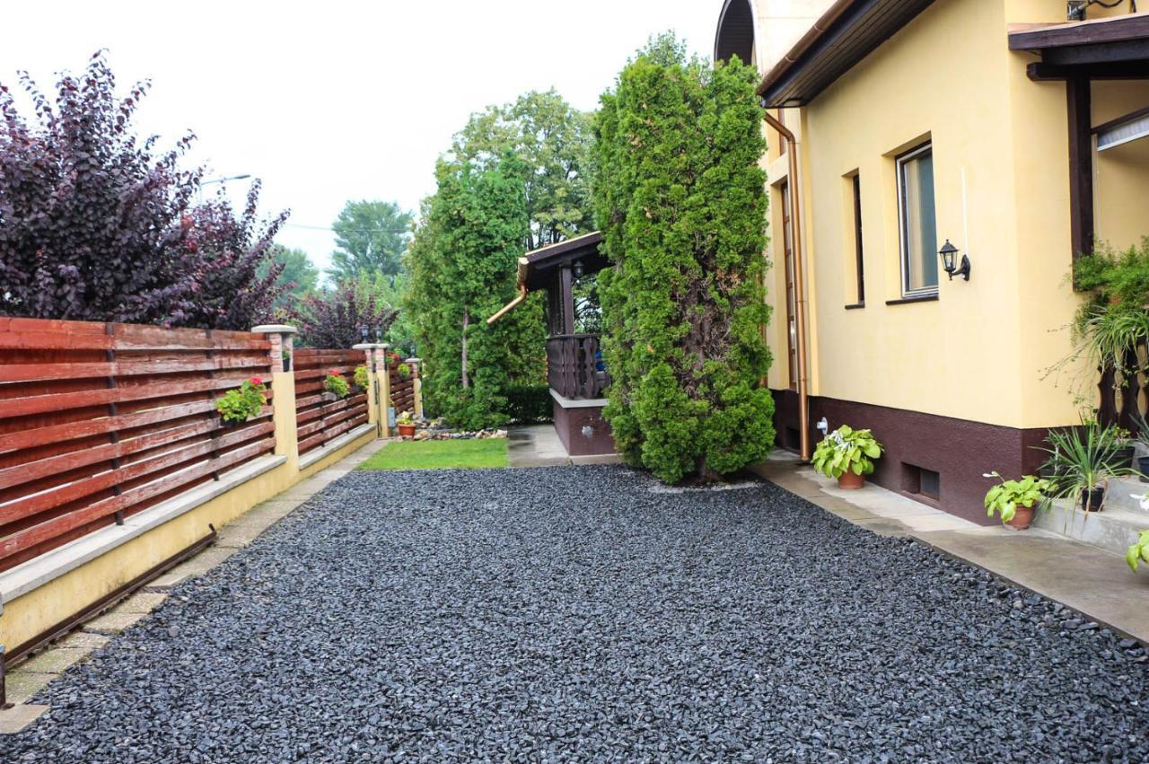 Emi Vendeghaz Hotel Balatonszárszó Buitenkant foto