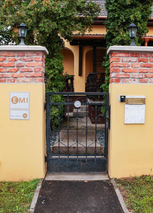 Emi Vendeghaz Hotel Balatonszárszó Buitenkant foto