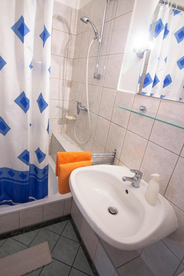 Emi Vendeghaz Hotel Balatonszárszó Buitenkant foto
